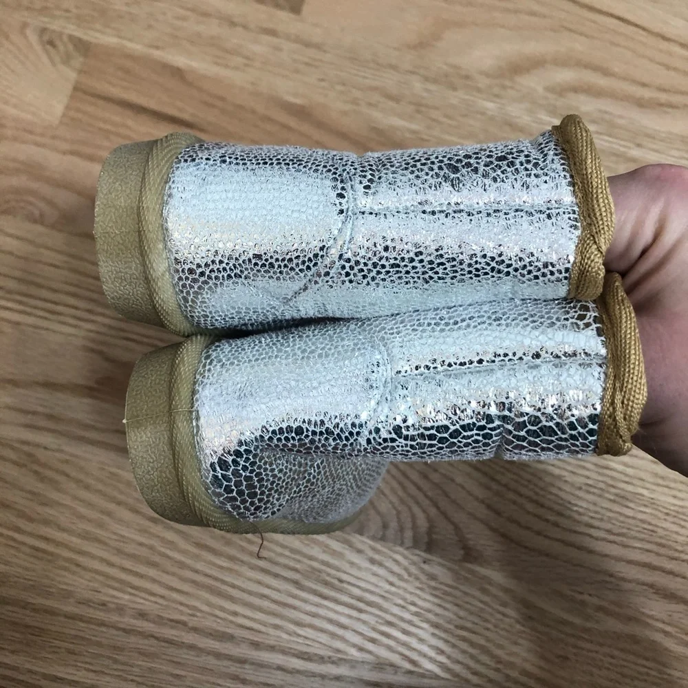 Silver Faux Shearling Lined Boots Sz 5